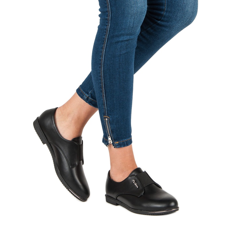 Miss Laura Fekete csúszós cipő 2