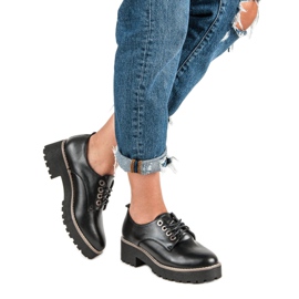 Divatos fűzős cipő fekete 2