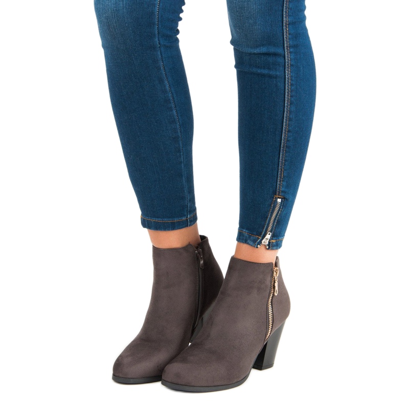 Groto Gogo Velúr csizma egy bárban szürke 1