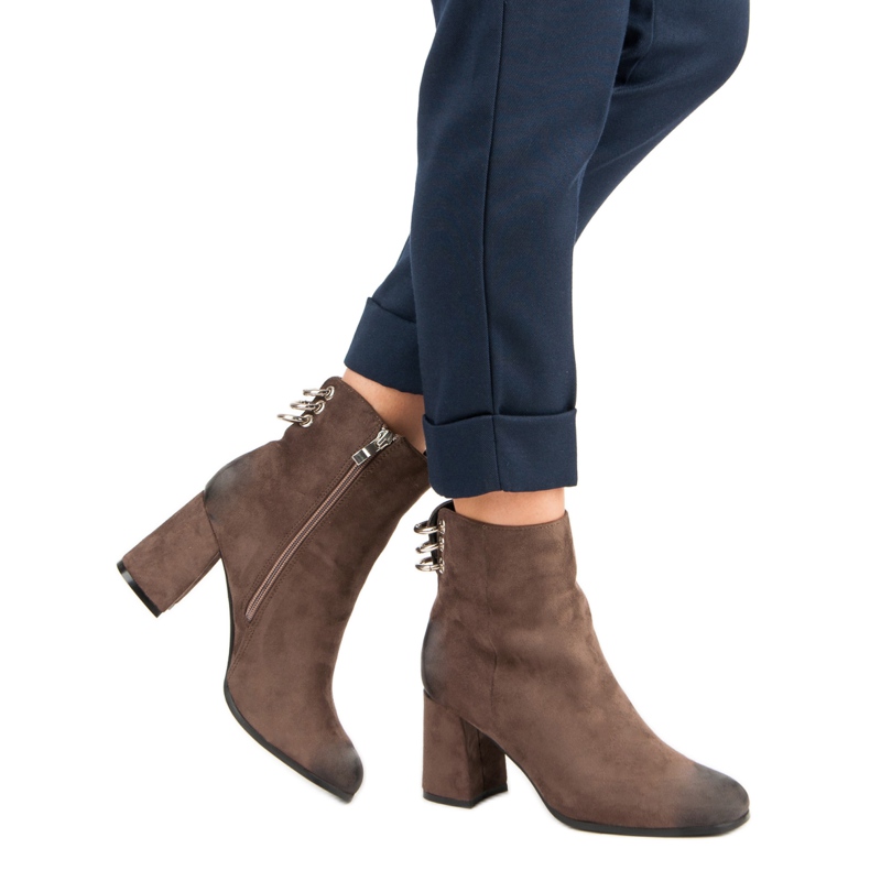 Stílusos csizma a VINCEZA poszton barna 1