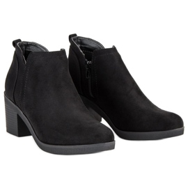 Ideal Shoes Magas sarkú csizma fekete 3