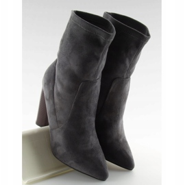 Csizma a szürke oszlopon SY23P Grey 1