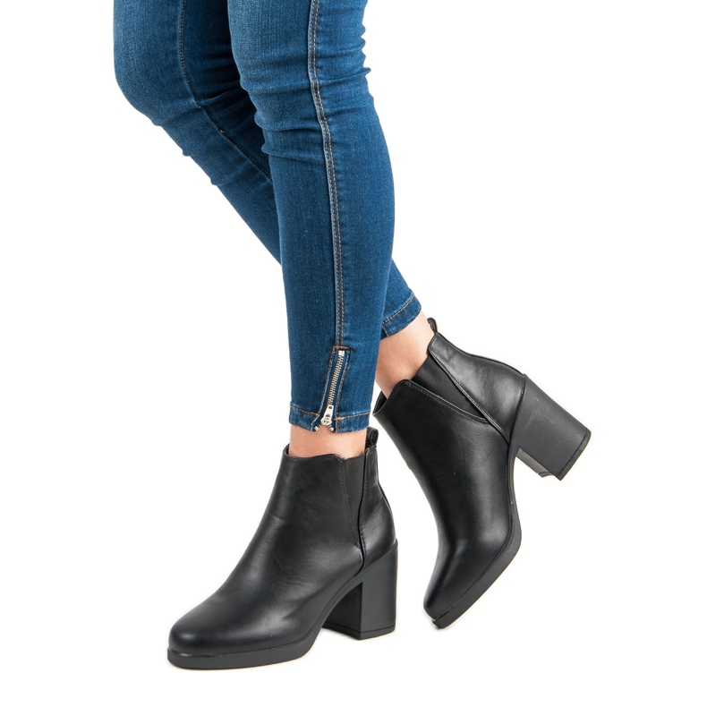 Kényelmes magas sarkú cipő fekete 1