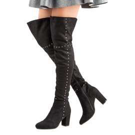 Fekete combcsizma az oszlopon 2