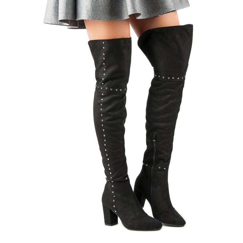 Fekete combcsizma az oszlopon 1