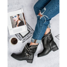 SDS Stílusos kerékpáros csizma fekete 2 SDS Stílusos kerékpáros csizma fekete 2