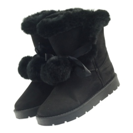 Fekete Emusy Mukluki pomponnal 3