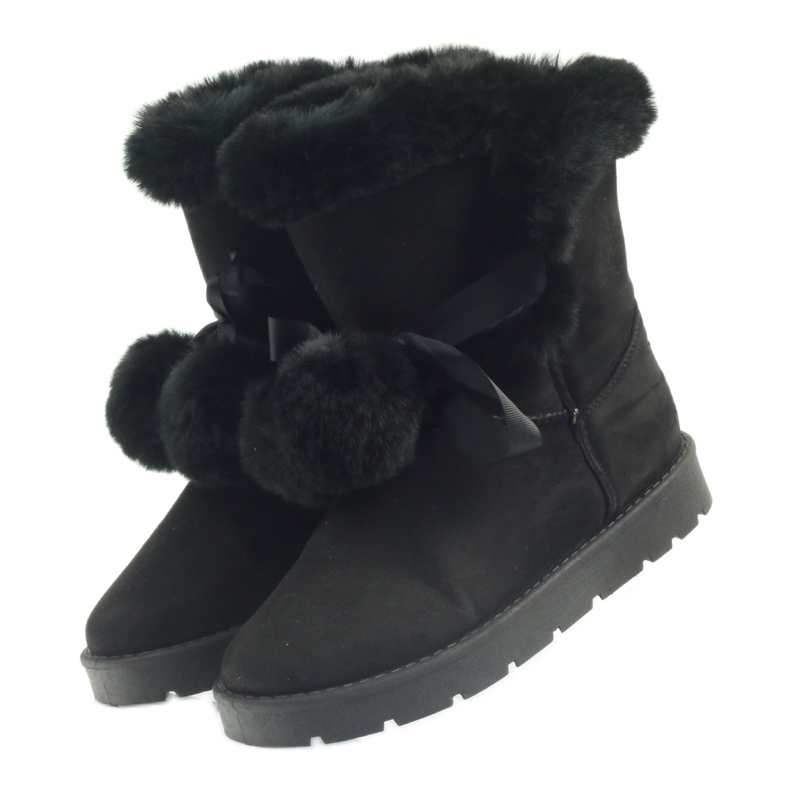 Fekete Emusy Mukluki pomponnal 3