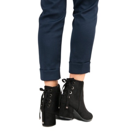 Női csizma kötéssel fekete 1