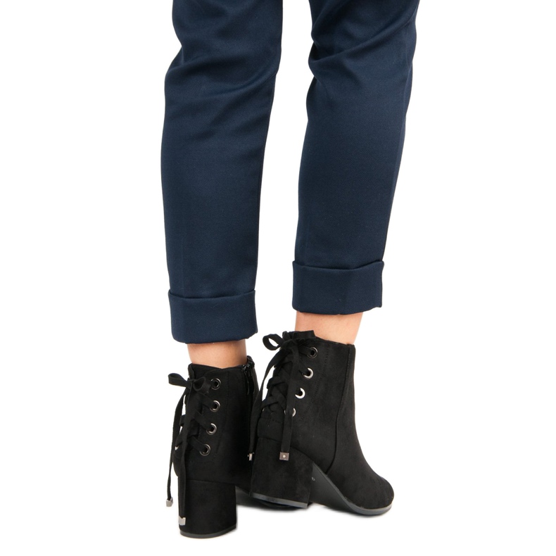 Női csizma kötéssel fekete 1