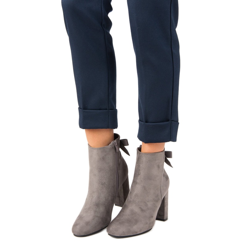 Ideal Shoes Stílusos szürke csizma 2 Ideal Shoes Stílusos szürke csizma 2