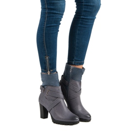 Sixth Sense Divatos csizma a poszton szürke 2 Sixth Sense Divatos csizma a poszton szürke 2