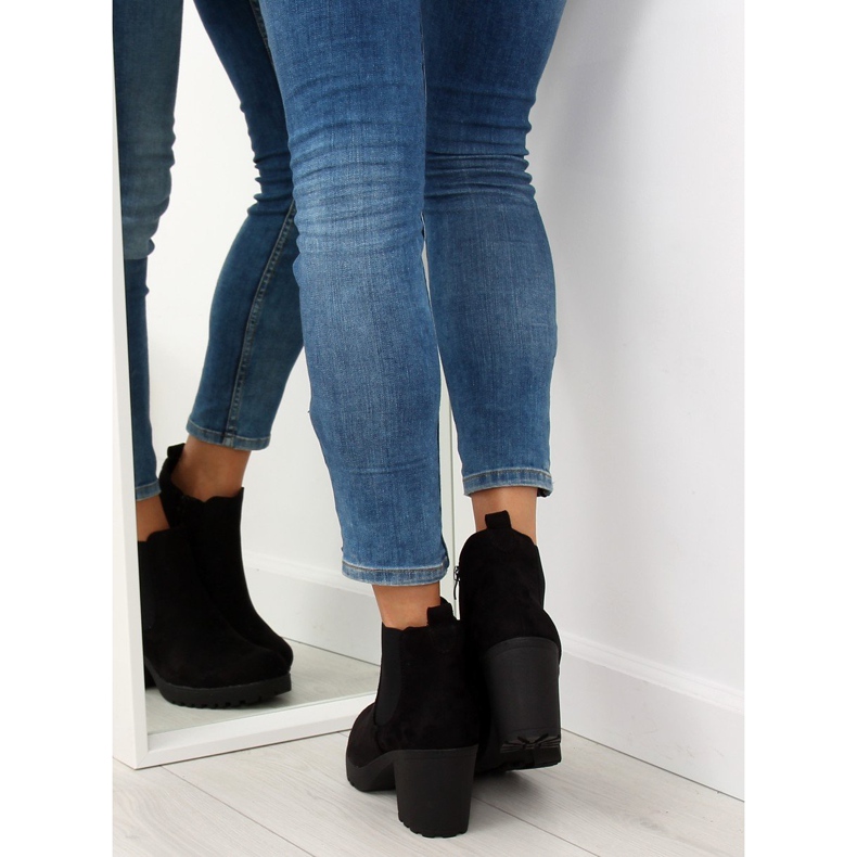 Fekete csizma széles sarokkal E5106 Fekete 1 Fekete csizma széles sarokkal E5106 Fekete 1