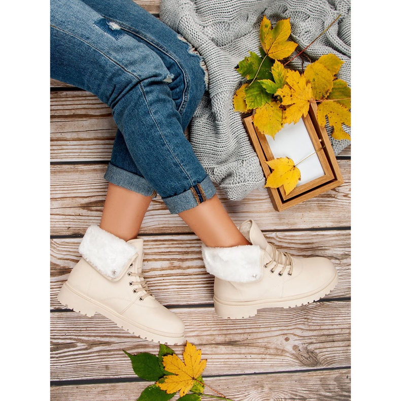 Bézs csapdázók szőrrel 1