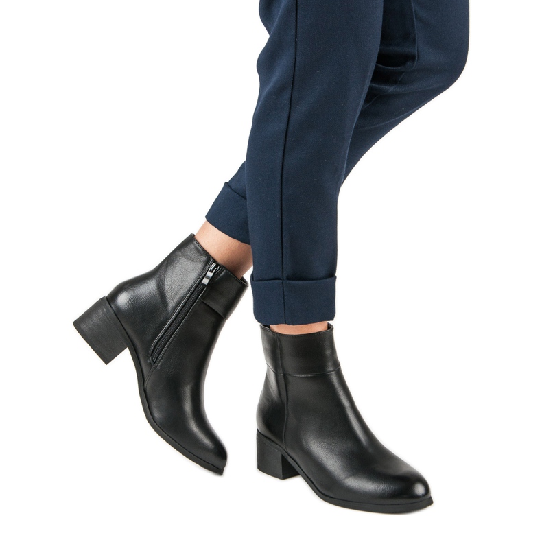 Small Swan Klasszikus magas sarkú csizma fekete 1 Small Swan Klasszikus magas sarkú csizma fekete 1