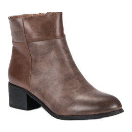 Small Swan Klasszikus magas sarkú csizma fekete barna 1 Small Swan Klasszikus magas sarkú csizma fekete barna 1