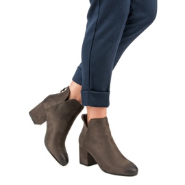 Velúr magas sarkú csizma a VINCEZA-tól zöld 2