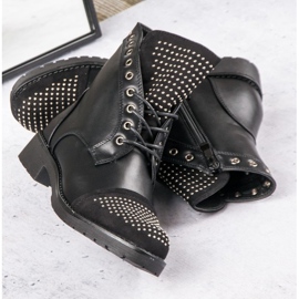 Sziklamunkások fekete 1