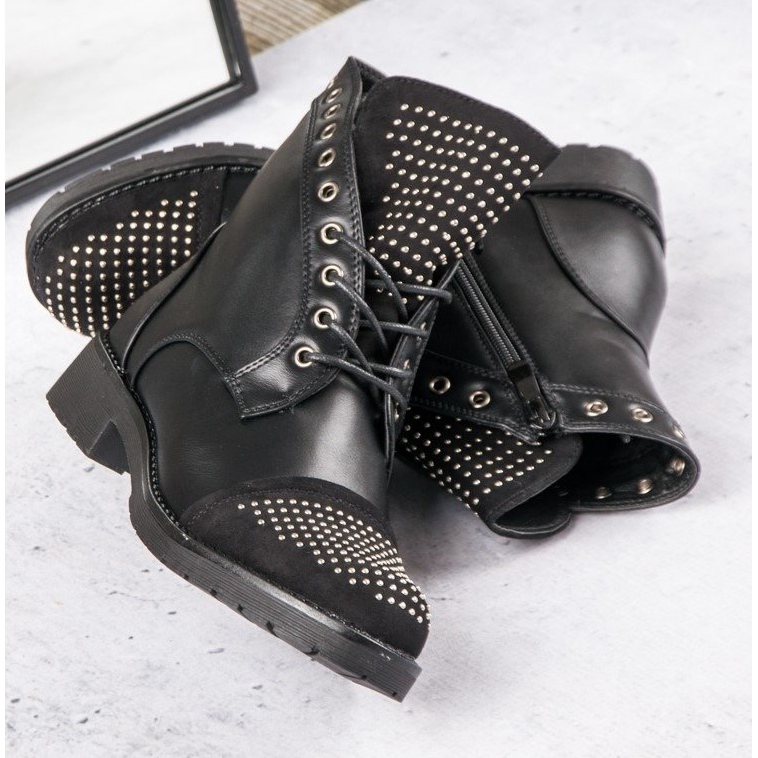 Sziklamunkások fekete 1