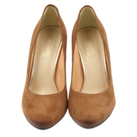 Espinto hivatalos szivattyúk piros szivattyúkat egy dekoratív oszlopon barna 3