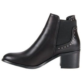 Csizma egy poszton fekete 1