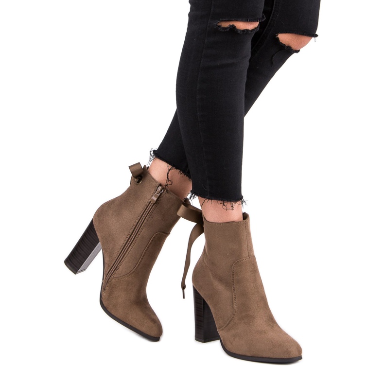 Super Mode Elegáns csizma egy oszlopon barna 2