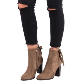 Super Mode Elegáns csizma egy oszlopon barna 1