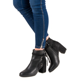 Nio Nio Fekete csizma egy poszton 2