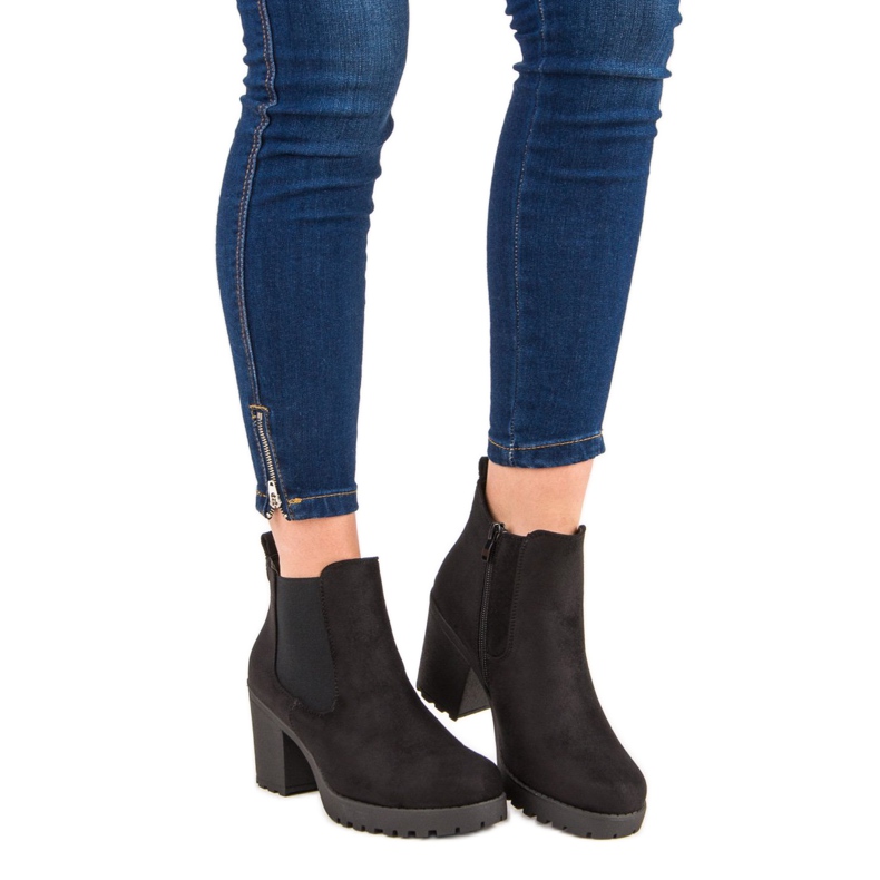 Ideal Shoes Velúr Chelsea csizma a platformon fekete 1