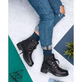 Janessa Fekete fűzős munkások 1