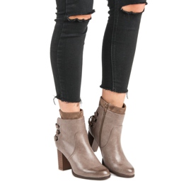 Super Mode Elegáns csizma egy oszlopon barna 1