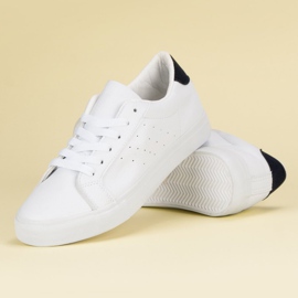 Fehér sportcipő fekete 4