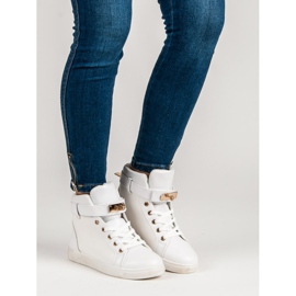 Fehér cipők 1 Fehér cipők 1