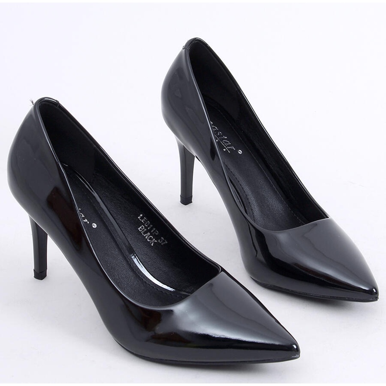 Szivattyúz egy fekete LE011P-ST fekete csapon 1