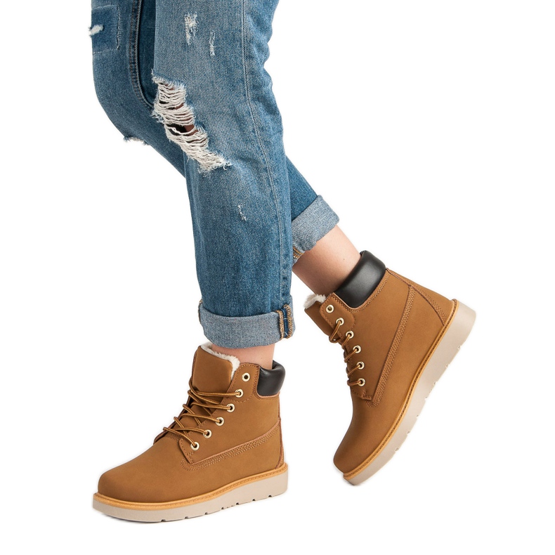 Trapperek a platformon barna 2