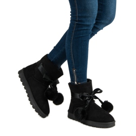 Fekete Mukluki Pompomokkal 2