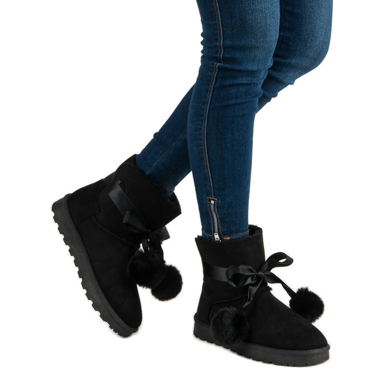 Fekete Mukluki Pompomokkal 2