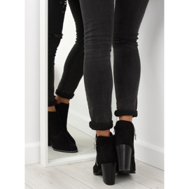 Csizma stabil sarokon fekete 8576-2 Fekete 2 Csizma stabil sarokon fekete 8576-2 Fekete 2