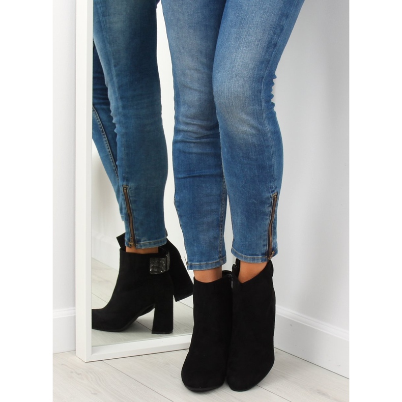 Fekete magas sarkú csizma Z199 Fekete 1