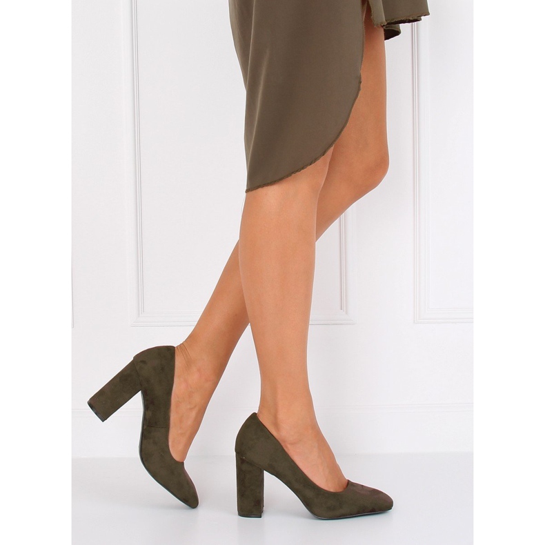 Szivattyúk a zöld oszlopon 2242 Deep Green 1