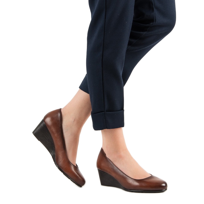 Klasszikus szivattyúk a VINCEZA Wedge -en barna 2