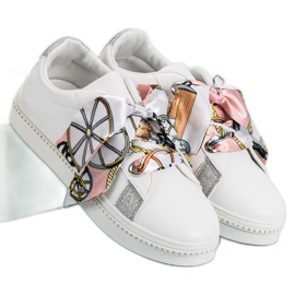 Szalaggal átkötött sportcipő fehér 1