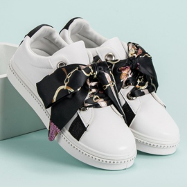 Szalaggal átkötött sportcipő fehér 1