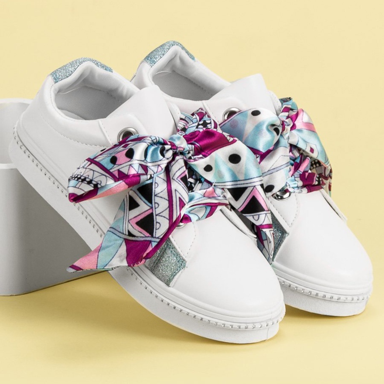 Szalaggal átkötött sportcipő fehér 1