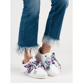 Szalaggal átkötött sportcipő fehér 2