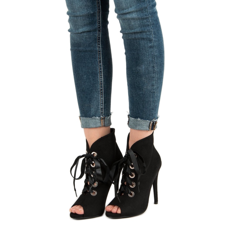 Bestelle Kötett, nyitott orrú csizma fekete 1