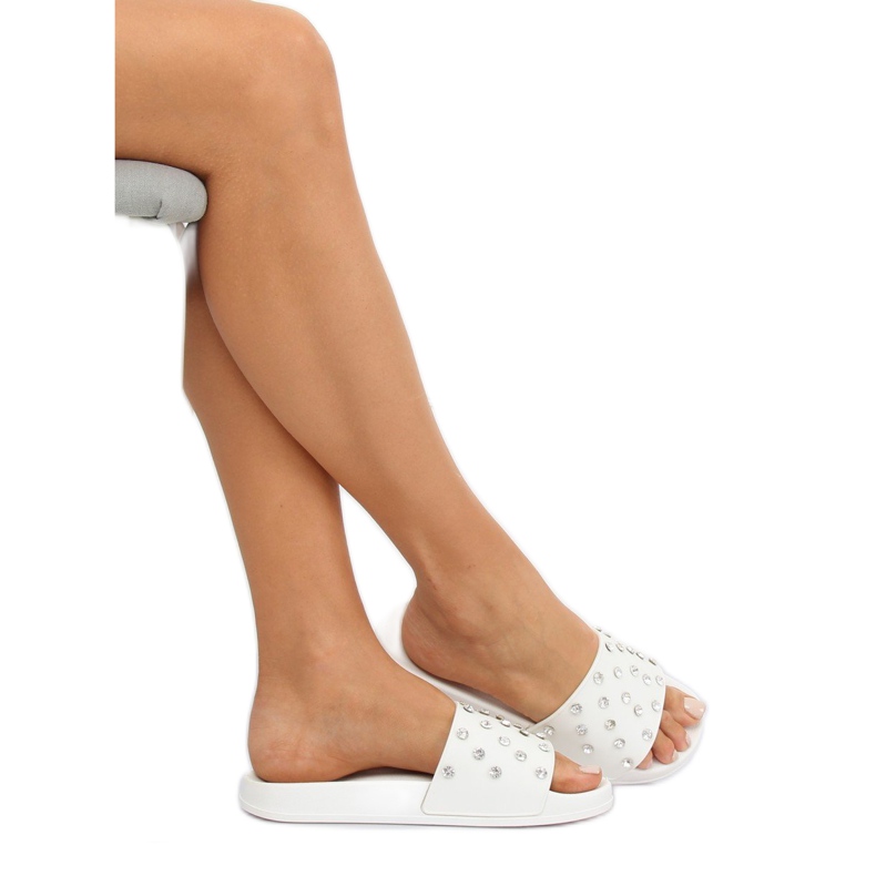 Fehér CK67P Fehér papucs kövekkel 1