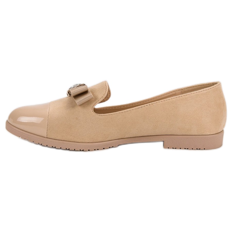 Lakkozott orral rendelkező urak barna 1