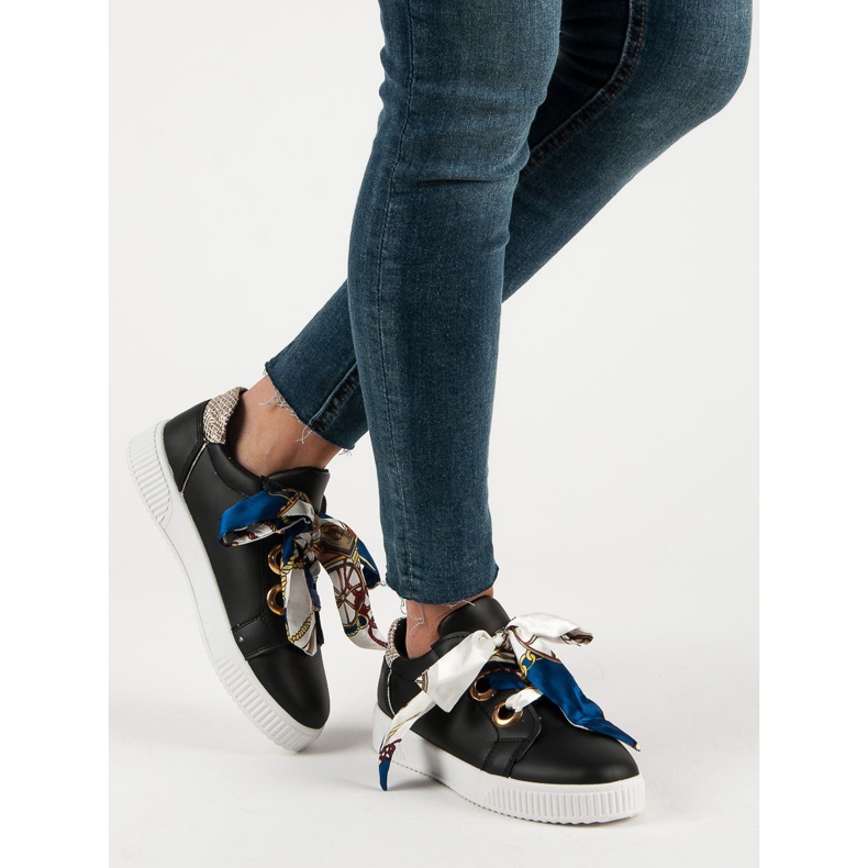 Szalaggal átkötött sportcipő fekete 1