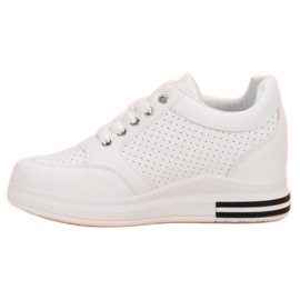 Divatos fehér cipők 1 Divatos fehér cipők 1